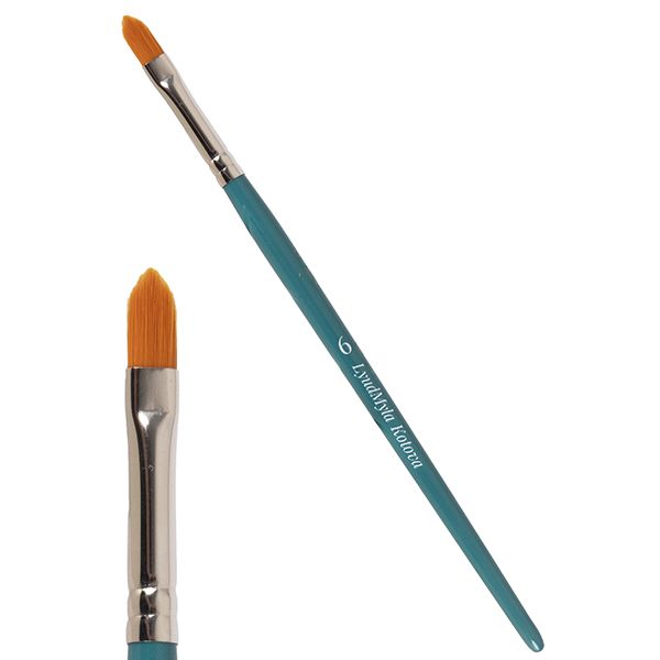 Lyudmyla Flat Petal Brush Size 6