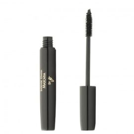 The Intense Dark mascara with unique carbon black pigments gives lashes an intensive deep black color, a seductive curve and volume.